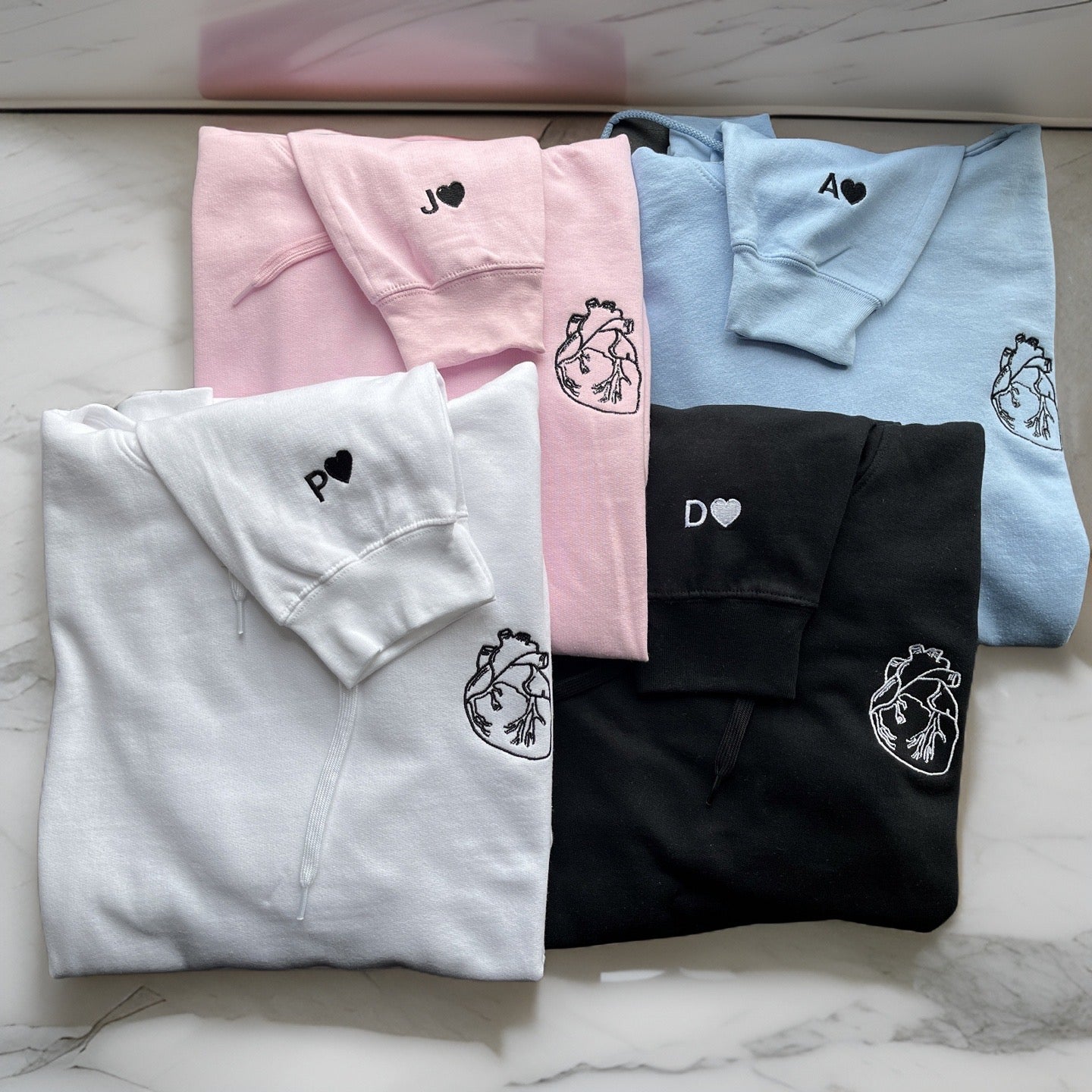 Bluzy i koszulki inspirowane N*KE z haftowanymi detalami, wykonane na zamówienie, personalizacja w Koval Customs