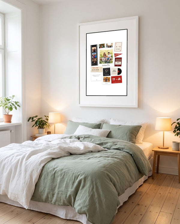 Plakat Pudełko wspomnień w ramie nad łóżkiem w jasnej sypialni
