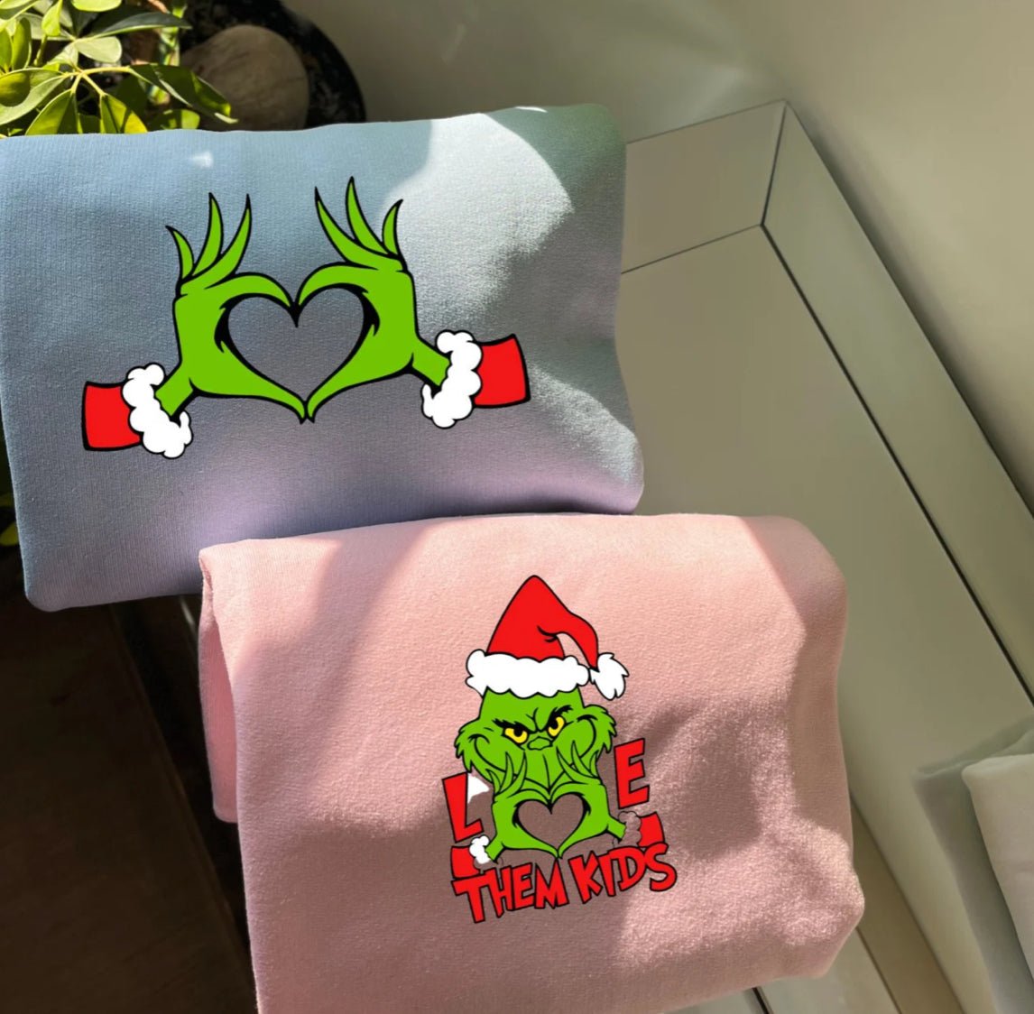 Grinch Vibes – Serce w Dłoniach - Koval Customs. Polska produkcja, wysoka jakosc, personalizowane