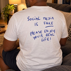 Social Media Is Fake – Koszulka z Nadrukiem – zdjęcie 5