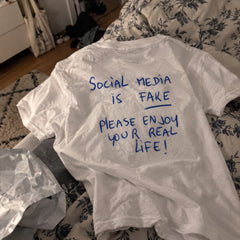 Social Media Is Fake – Koszulka z Nadrukiem – zdjęcie 9