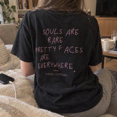 Souls Are Rare, Pretty Faces Are Everywhere – Koszulka z Nadrukiem – zdjęcie 13