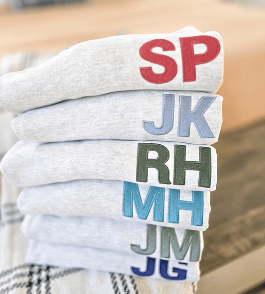 Inicjał 3D - Haftowana bluza/koszulka - Koval Customs. Polska produkcja, wysoka jakosc, personalizowane