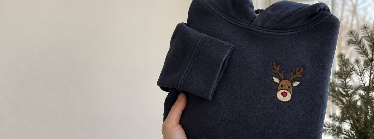 Prezent na Mikołajki – Haftowane Bluzy i Koszulki