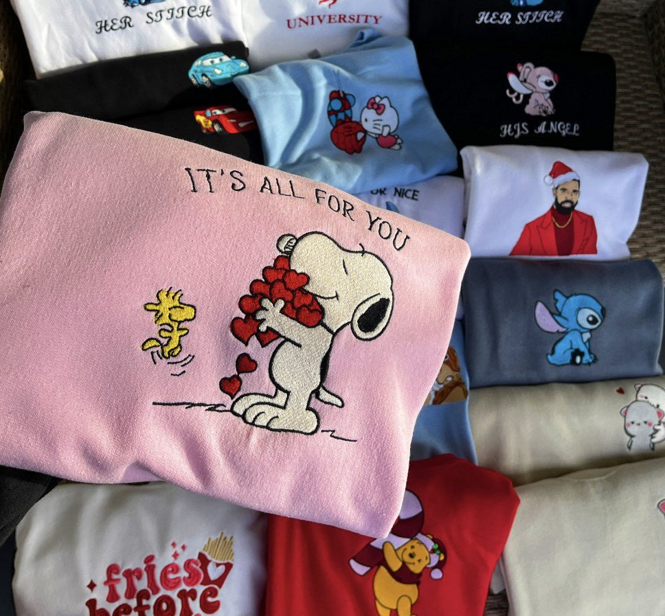 Bluzy i koszulki z popularnymi postaciami z bajek, haftowane na zamówienie, wysoka jakość wykonania i personalizacja | Koval Customs