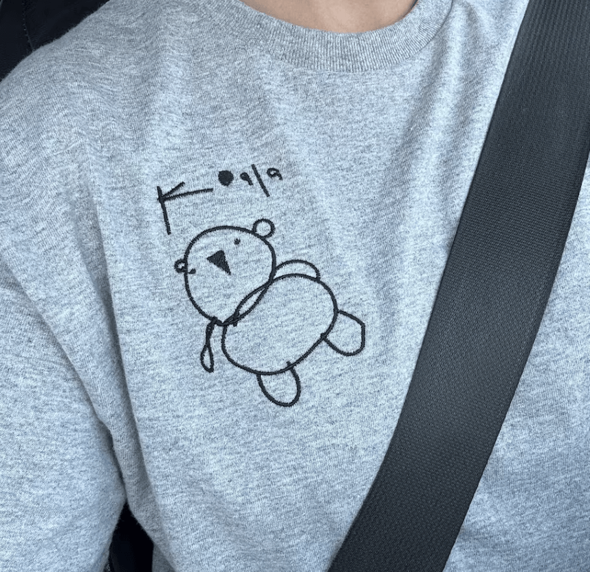 Minimalistyczne bluzy i koszulki z subtelnym haftem, proste wzory o wysokiej jakości wykonania, personalizacja w Koval Customs