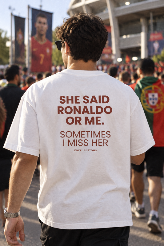 She Said Ronaldo Or Me. Sometimes I Miss Her – Koszulka z Nadrukiem