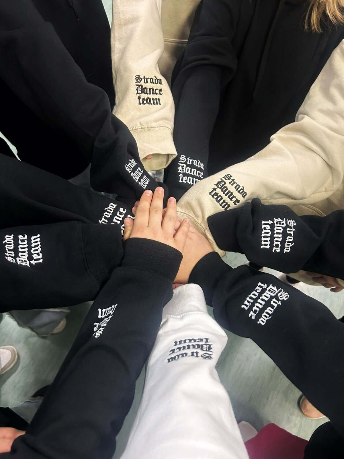 Logo firmowe - Haftowane bluzy, koszulki i wiecej - Koval Customs. Polska produkcja, wysoka jakosc, personalizowane