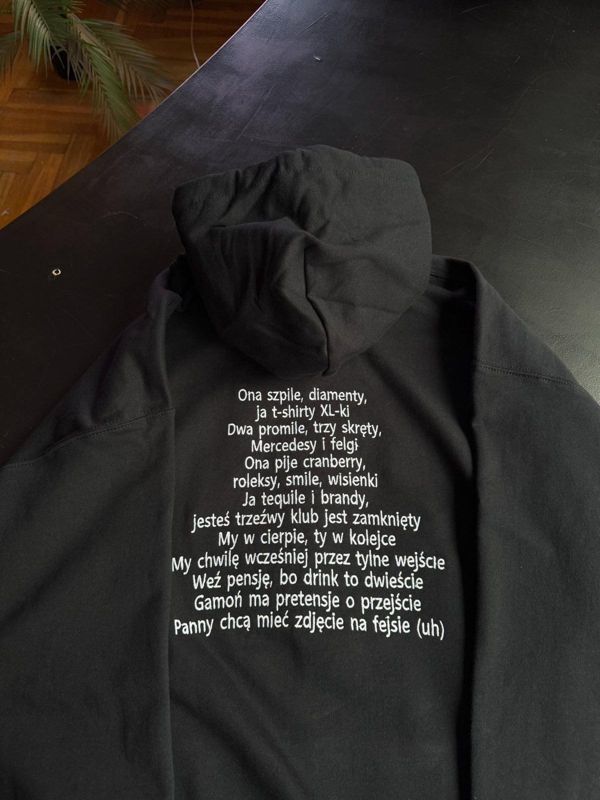 Tekst Pro8l3m Molly - Haftowana bluza/koszulka - Koval Customs. Polska produkcja, wysoka jakosc, personalizowane bluzy