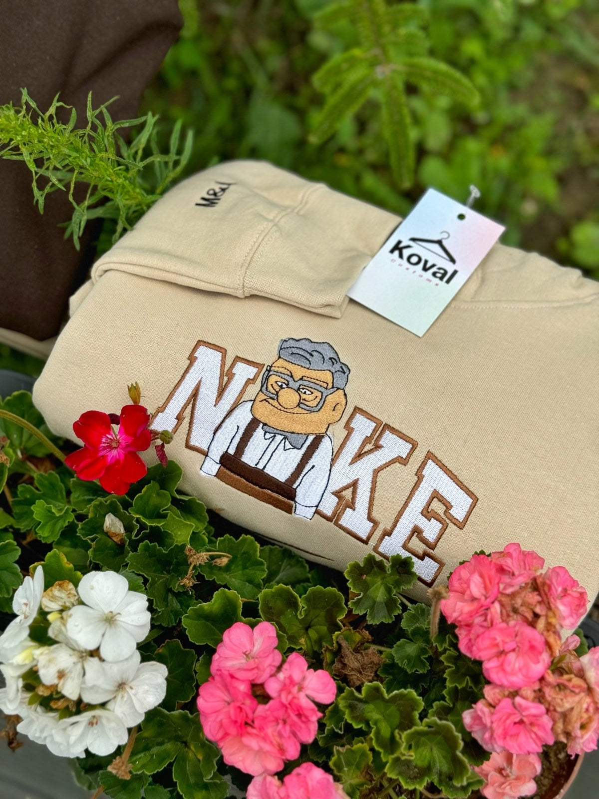 Carl & Ellie haftowane bluzy dla par - Koval Customs. Polska produkcja, wysoka jakosc, personalizowane