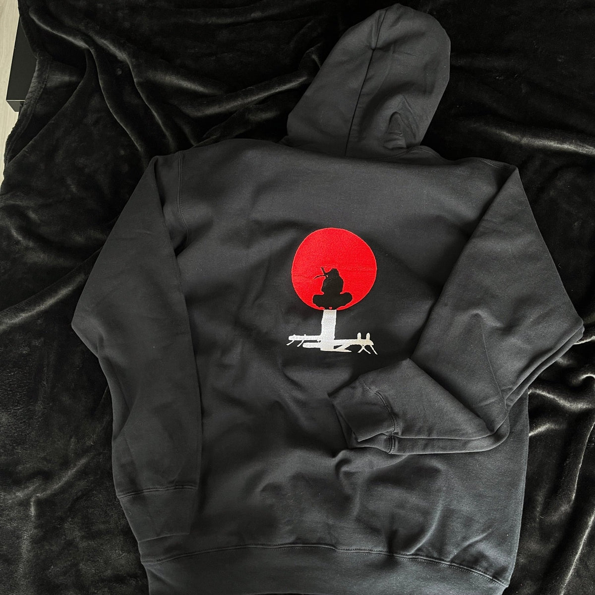 Naruto na tle miasta - Koval Customs. Polska produkcja, wysoka jakosc, personalizowane