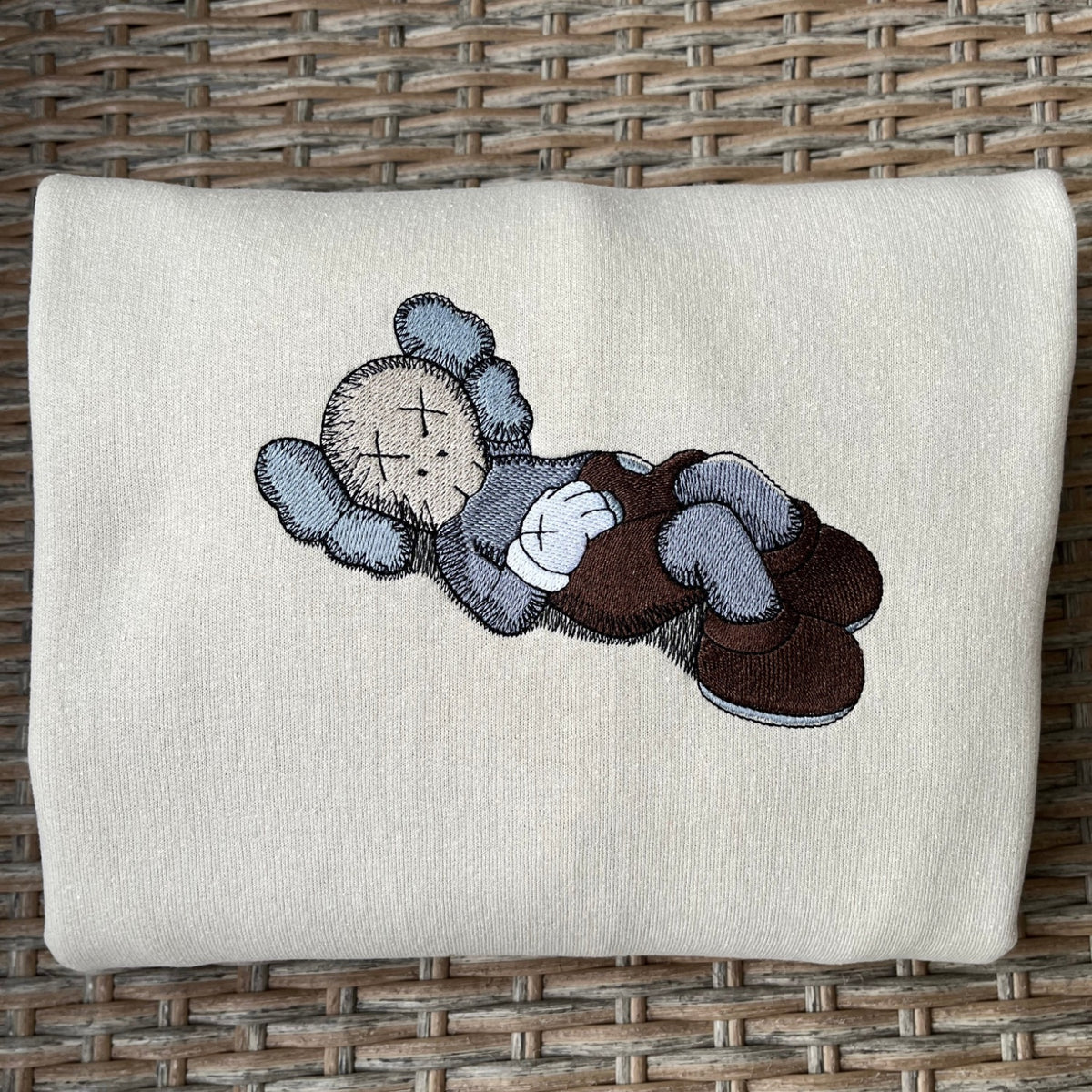 Kaws Laying - Koval Customs. Polska produkcja, wysoka jakosc, personalizowane