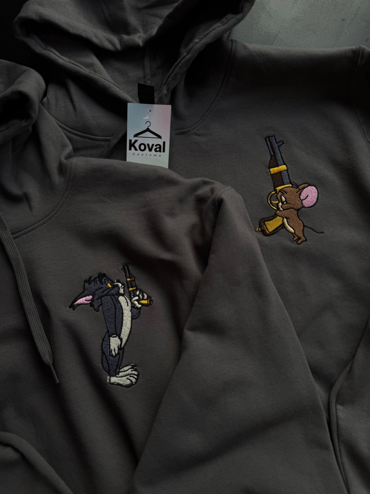 Tom i Jerry pistolet - Haftowana bluza/koszulka - Koval Customs. Polska produkcja, wysoka jakosc, personalizowane