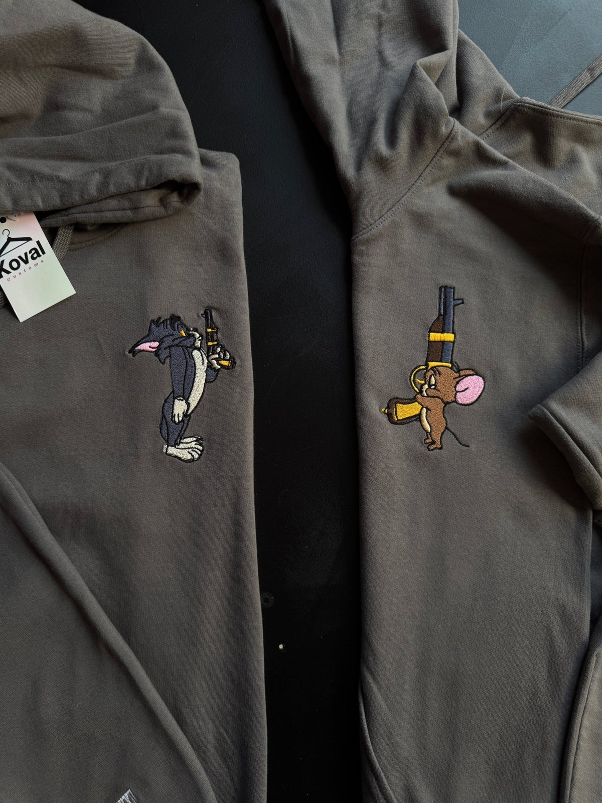 Tom i Jerry pistolet - Haftowana bluza/koszulka - Koval Customs. Polska produkcja, wysoka jakosc, personalizowane