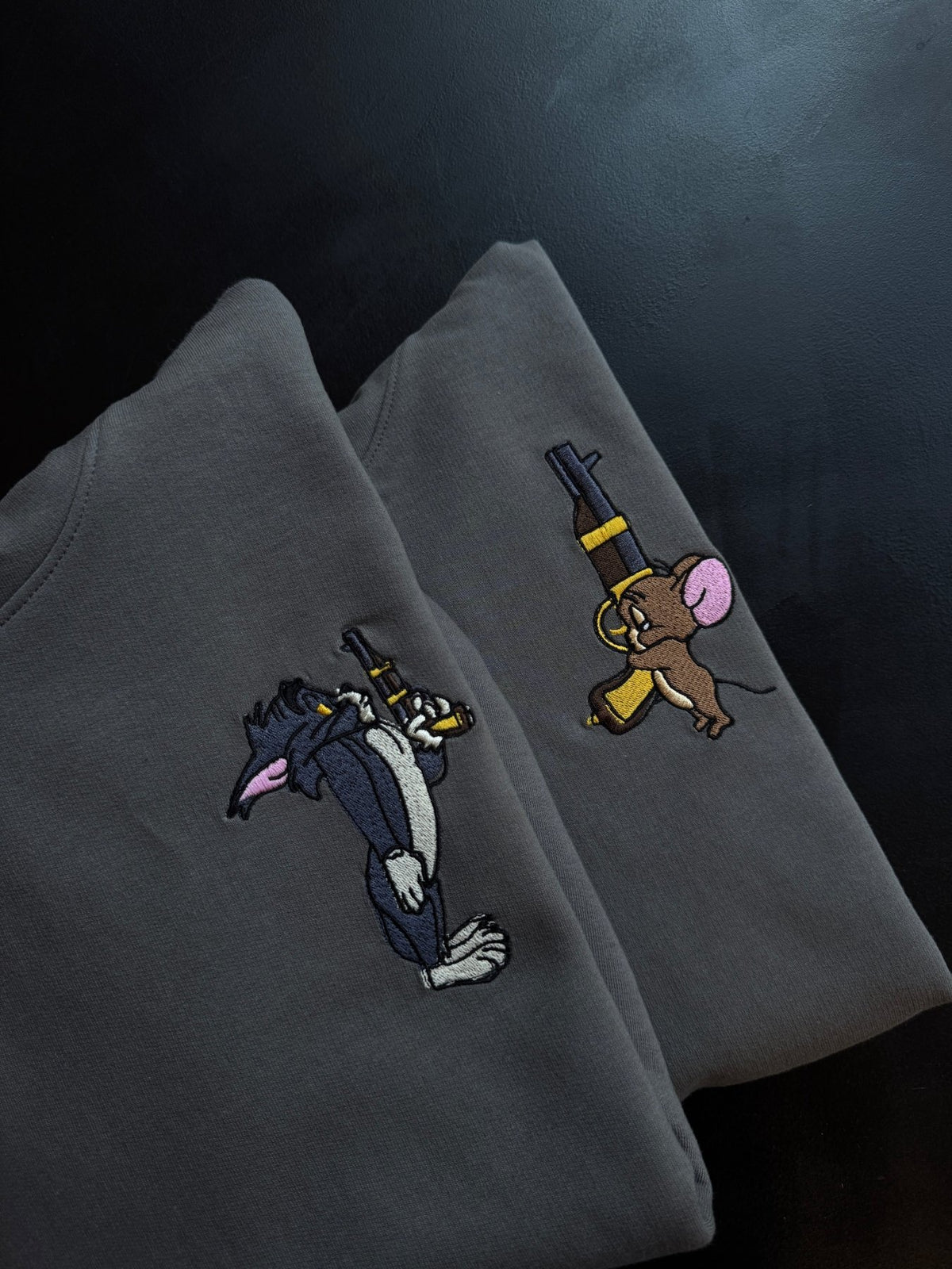 Tom i Jerry pistolet - Haftowana bluza/koszulka - Koval Customs. Polska produkcja, wysoka jakosc, personalizowane