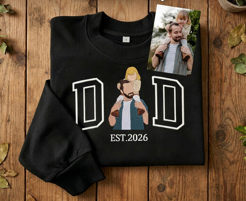 Czarna bluza DAD z nadrukiem portretu taty z corka i data EST 2026 - Koval Customs. Polska produkcja, wysoka jakosc, personalizowana