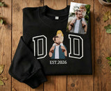 Czarna bluza DAD z nadrukiem portretu taty z corka i data EST 2026 - Koval Customs. Polska produkcja, wysoka jakosc, personalizowana