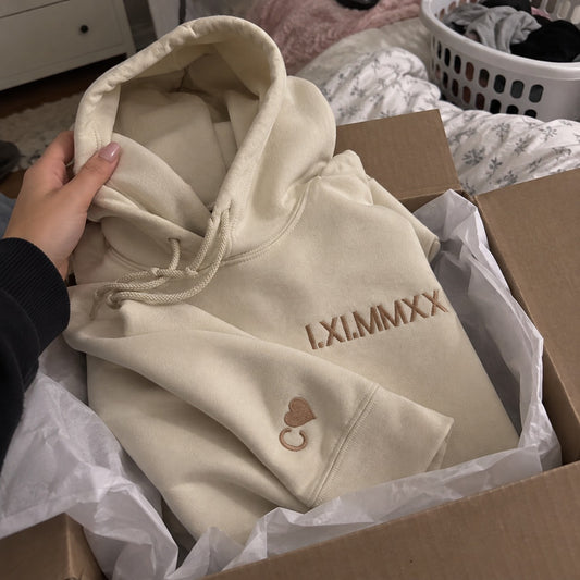 Rzymska Data – Personalizowana Haftowana Bluza – Koval Customs