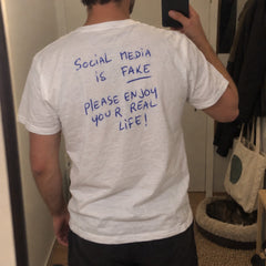 Social Media Is Fake – Koszulka z Nadrukiem – zdjęcie 10