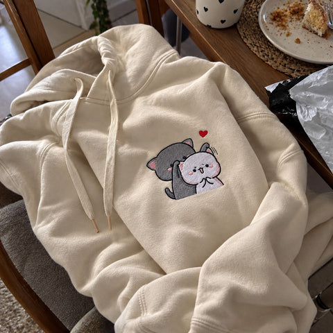 Cute Playing Cats – Haftowana Bluza (Kawaii Kotki)