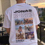 [DE] Weißes T-Shirt mit Fotocollage und dem Namen Jonas.