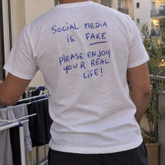 Social Media Is Fake – Koszulka z Nadrukiem – zdjęcie 11
