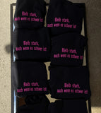 [DE] Sechs Hoodies mit pinker Stickerei: Bleib stark, auch wenn es schwer ist