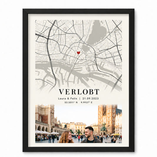 [DE] Personalisiertes Stadtplanposter von Hamburg mit Laura & Felix, Foto und Verlobungsdatum 21.09.2023.