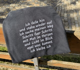 [DE] Grauer Hoodie mit gesticktem deutschem Gedicht: Ich falle hin und stehe wieder auf