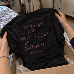 Souls Are Rare, Pretty Faces Are Everywhere – Koszulka z Nadrukiem – zdjęcie 11