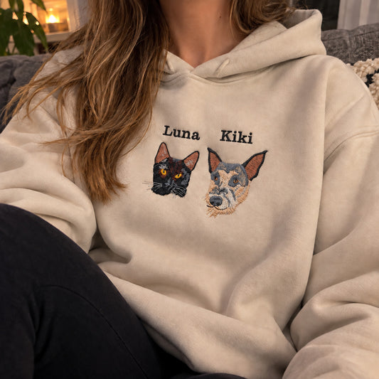[DE] Beiger Hoodie mit bestickten Tierporträts und Namen Luna und Kiki