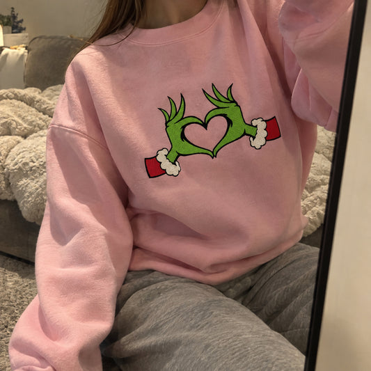 Grinch – Serce w Dłoniach – Świąteczna Haftowana Bluza – Koval Customs
