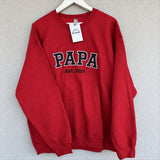 [DE] Roter Pullover mit Stickerei PAPA