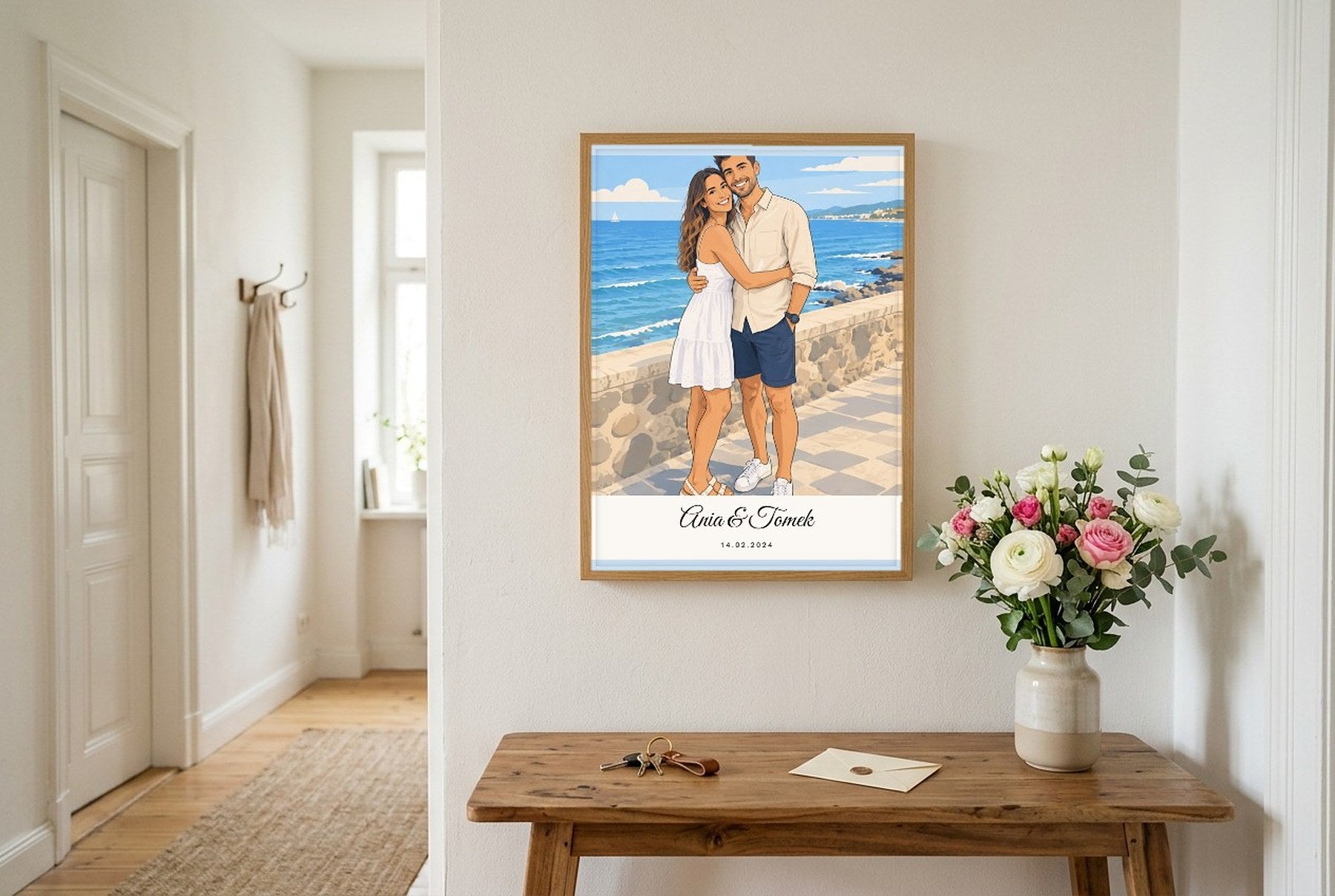 Ilustracja pary na plaży ze zdjęcia w dębowej ramie nad konsolą z kwiatami w jasnym przedpokoju