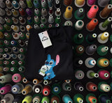 Stitch pijący z dowolnej butelki - Haftowana bluza/koszulka