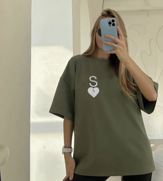 Initial with a heart - Embroidered sweatshirt/T-shirt