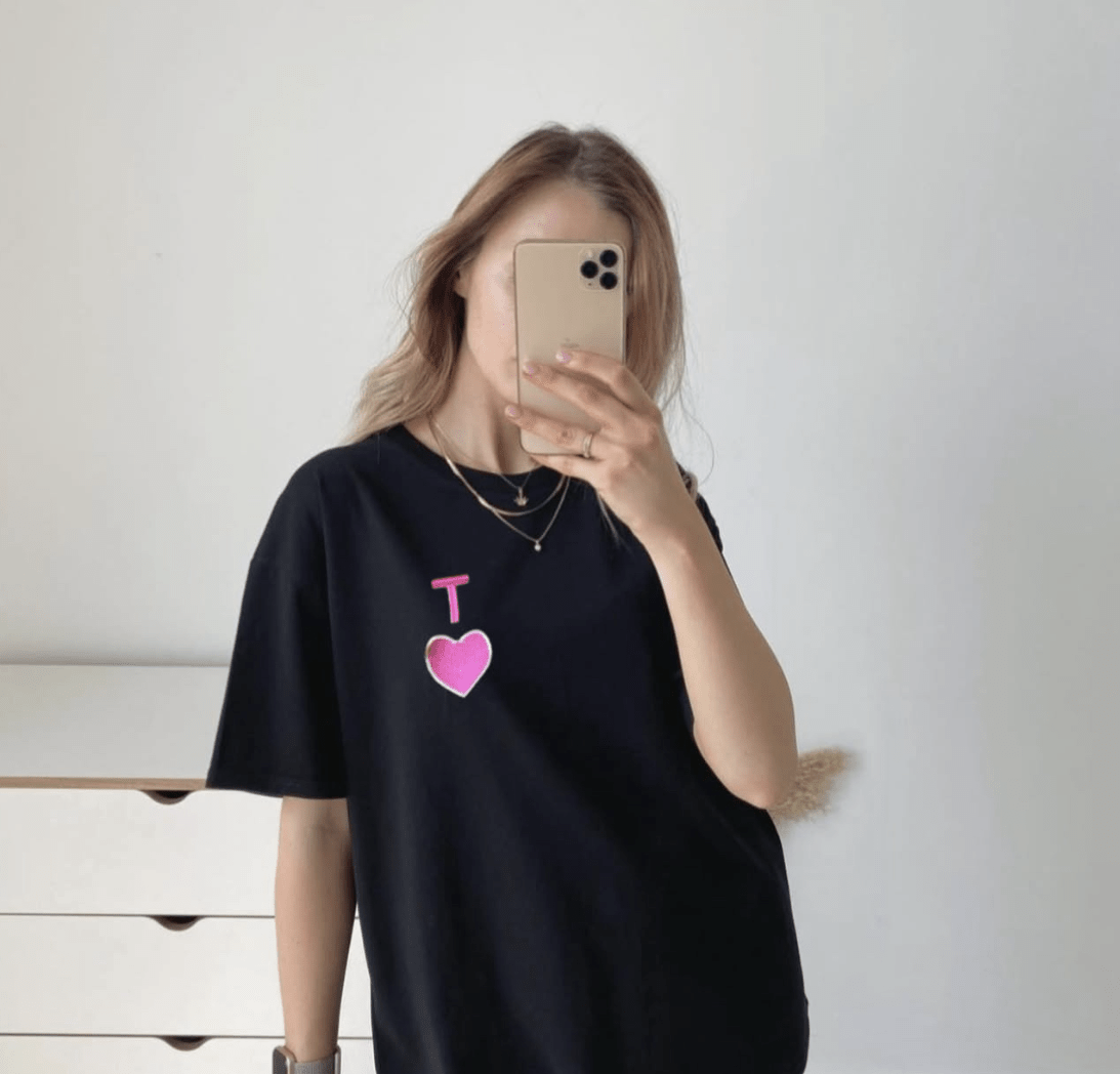 Inicjał z sercem - Haftowana bluza/koszulka - Koval Customs. Polska produkcja, wysoka jakosc, personalizowane