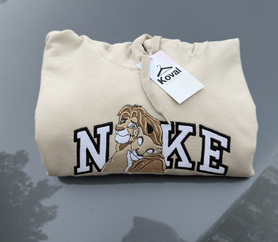 Simba & Nala NKE - Haftowana bluza/koszulka - Koval Customs. Polska produkcja, wysoka jakosc, personalizowane