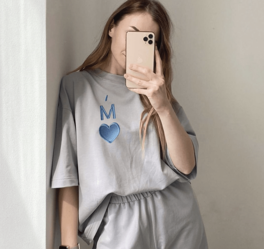 Inicjał z sercem - Haftowana bluza/koszulka - Koval Customs. Polska produkcja, wysoka jakosc, personalizowane