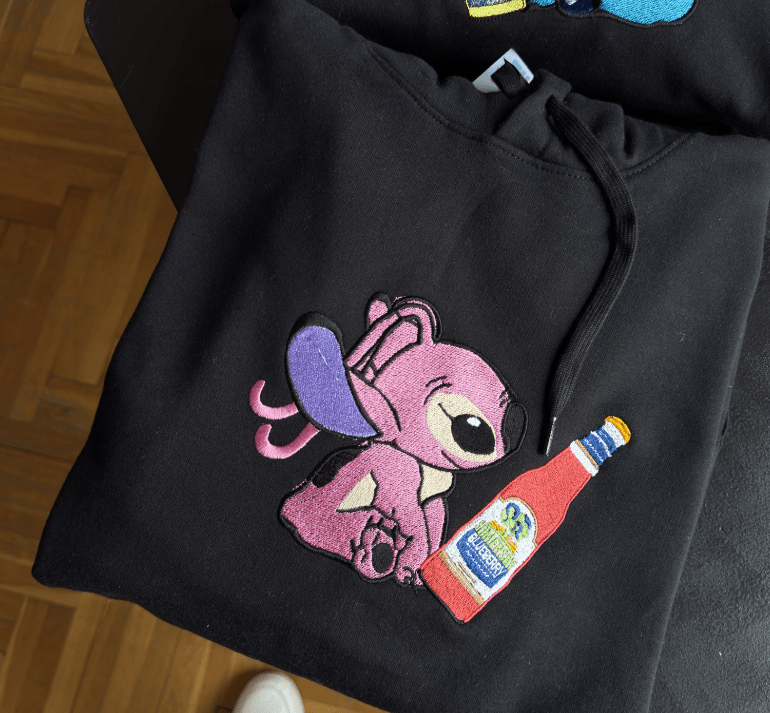 Angel i Stitch z dowolną butelką - Haftowana bluza/koszulka - Koval Customs. Polska produkcja, wysoka jakosc, personalizowane