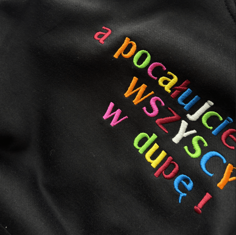 Pocałujcie mnie wszyscy w dupę - Haftowana bluza/koszulka - Koval Customs. Polska produkcja, wysoka jakosc, personalizowane