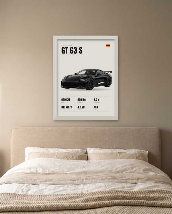 Biały plakat auta w białej ramie nad łóżkiem